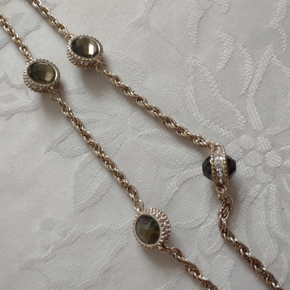 Statement long station necklace crystals round gold tone chain - Picture 5 of 9